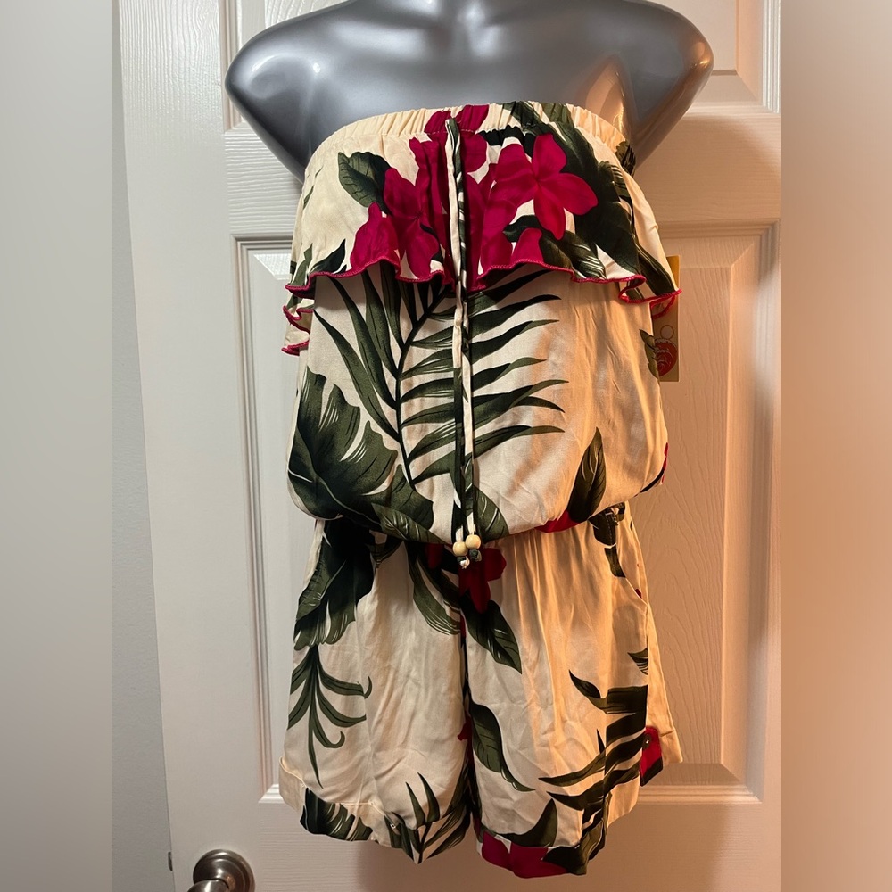 NWT Hawaiian print Floral Romper with pockets